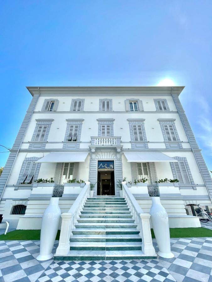 Hotel Tirreno Marina di Massa Exteriör bild