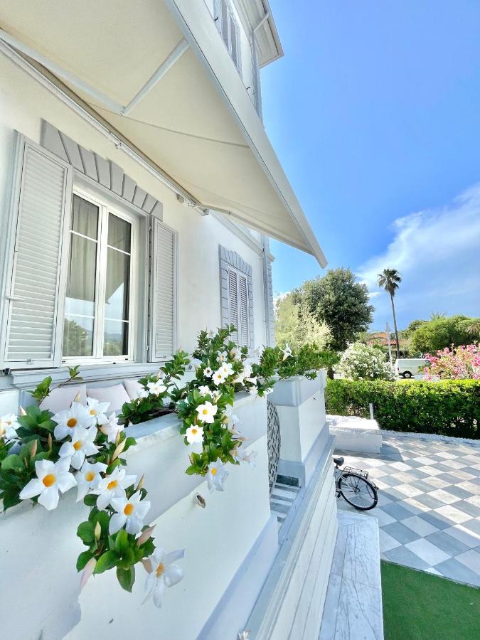 Hotel Tirreno Marina di Massa Exteriör bild