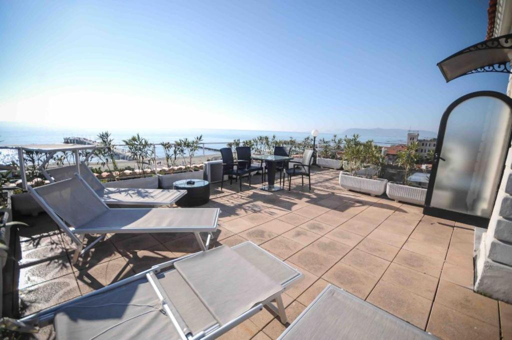 Hotel Tirreno Marina di Massa Exteriör bild