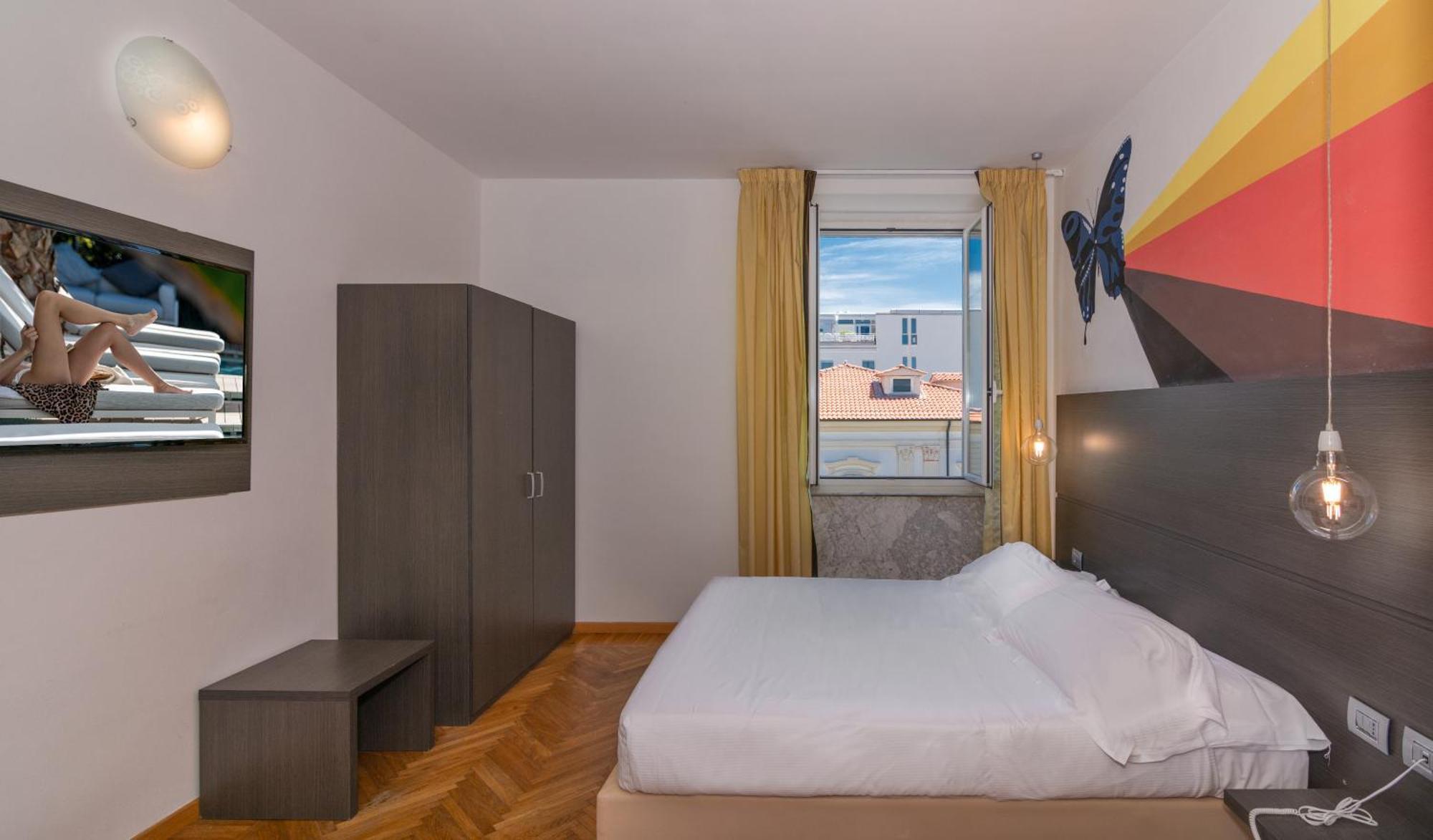 Hotel Tirreno Marina di Massa Exteriör bild