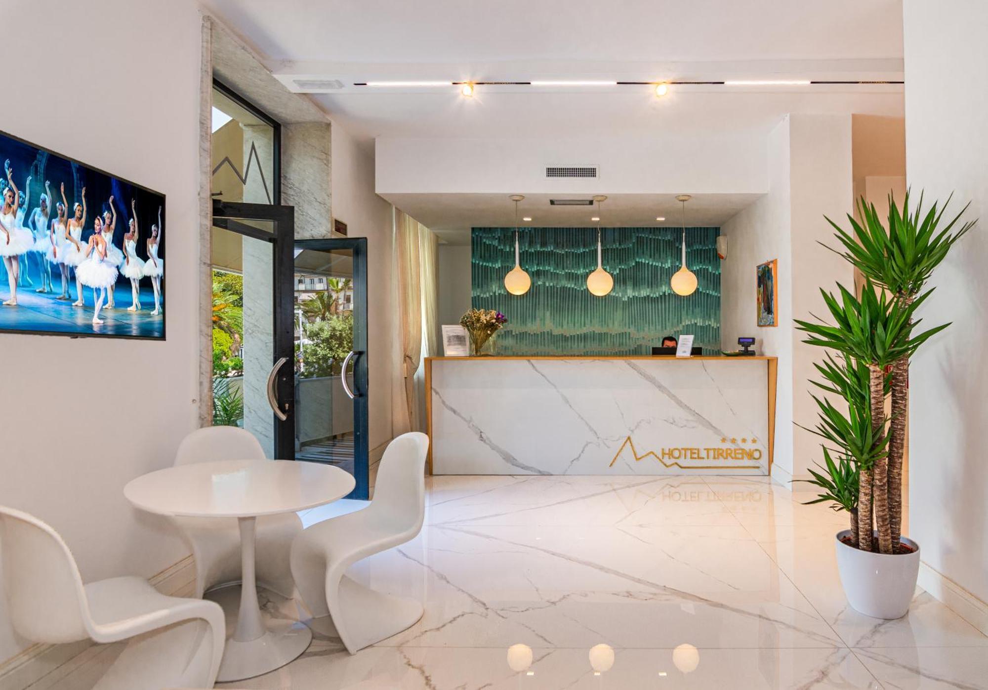 Hotel Tirreno Marina di Massa Exteriör bild