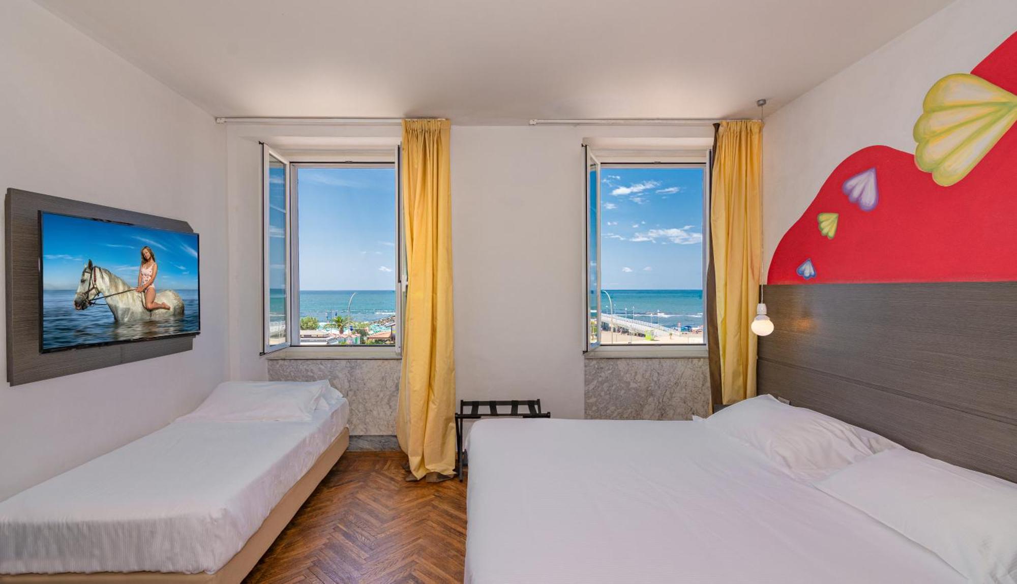 Hotel Tirreno Marina di Massa Exteriör bild